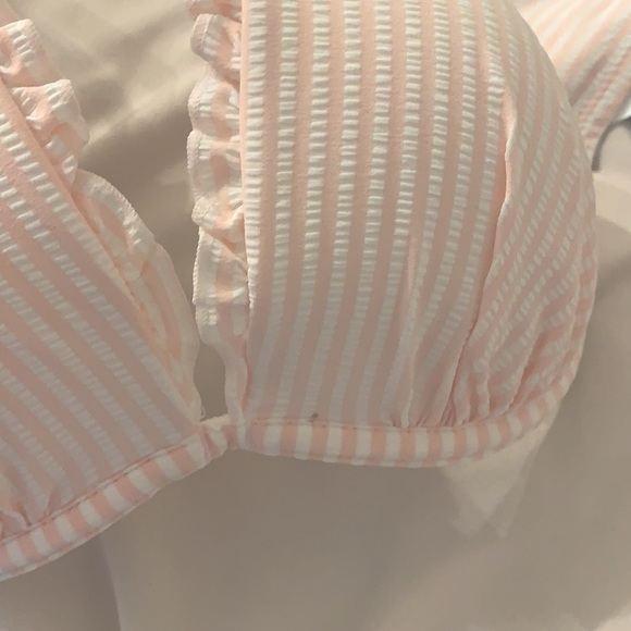 Pink and white stripped bikini top - Picture 2 of 2